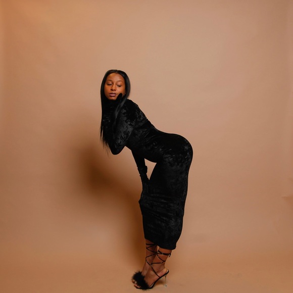 Beautiful women’s velour dress with gloves. - Picture 5 of 5